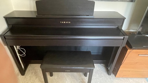 Yamaha Clavinova CLP 645R Piano and bench