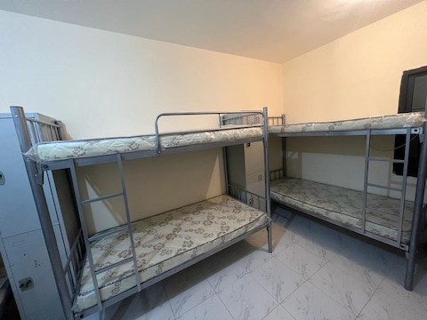 Bed space available  in Al rigga