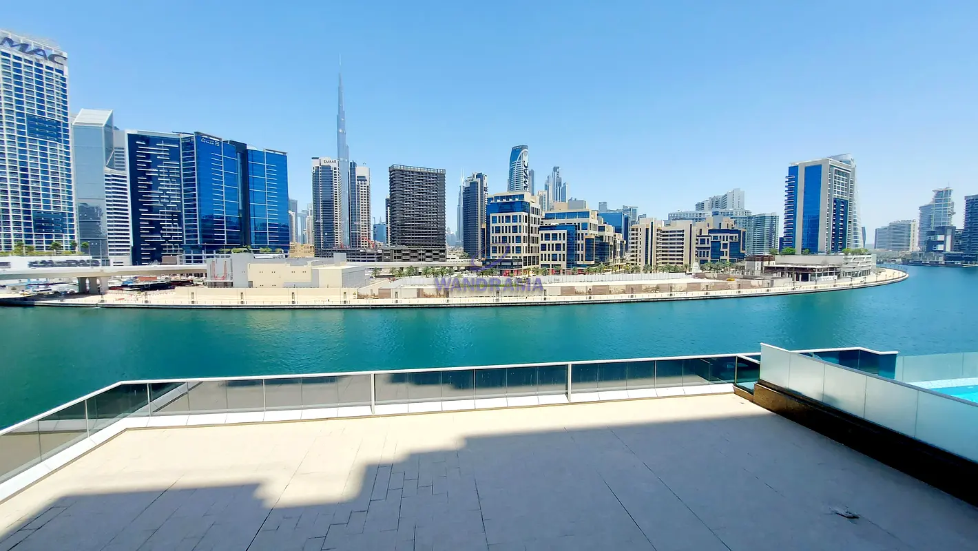 Spacious | Canal + Burj Khalifa View | Ready To Move In