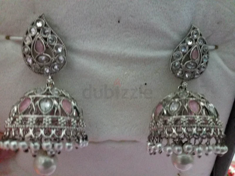 Silver earrings63232647681794111