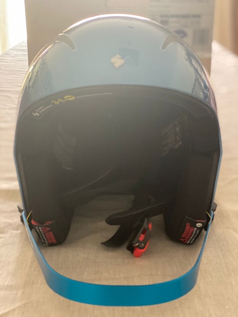 Ski racing helmet