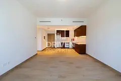 Luxurious Apt | Captivating Skyline View