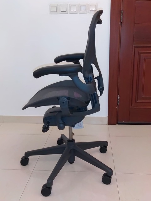 HARMAN MILLER office chair Never use new