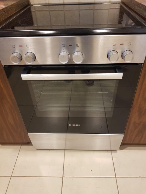 Serie | 2  Bosch free-standing electric cooker Stainless steel 4 Burner FREE DELIVERY+WARRANTY