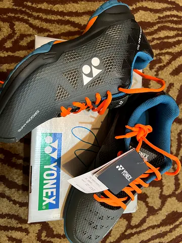 Unwanted gift New tennis shoes for sale