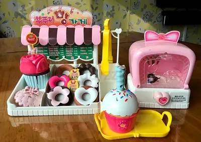 Super cute Korean sweet shop with microwave