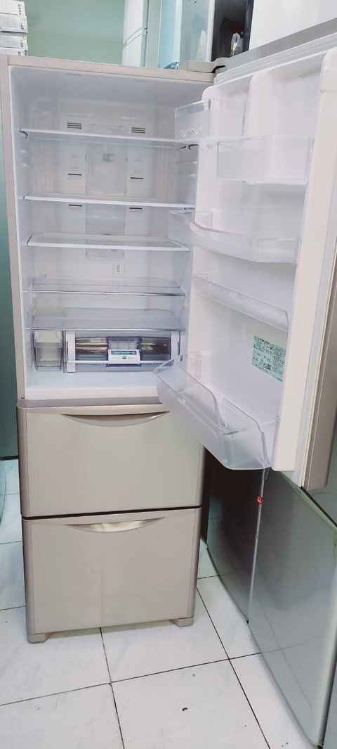 We are selling new model refrigerator Hitachi brand perfect condition