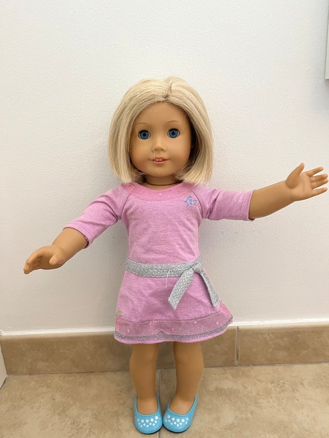 beautiful American girl doll with great clothes for her