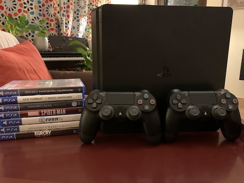 SonyPlayStation 4 PS4 Slim 1TB with 2 Controller 07 Games