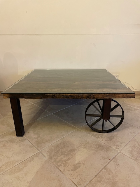 Coffee table for sale - Moving out of UAE