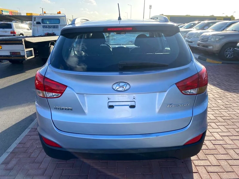 Hyundai tucson 2013 silver color GCC cleen car63156541375233111