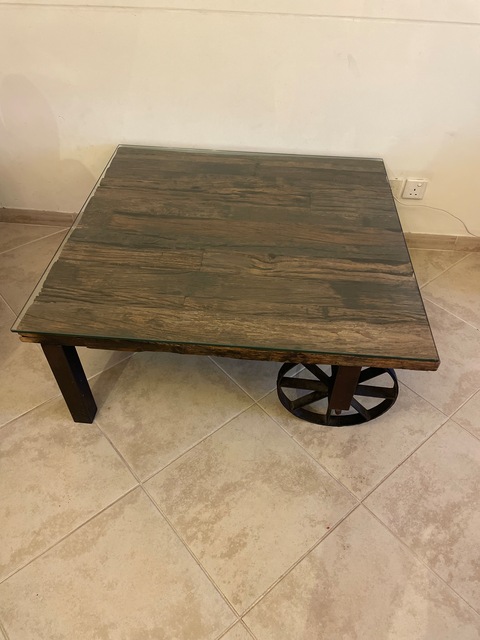 Coffee table for sale - Moving out of UAE