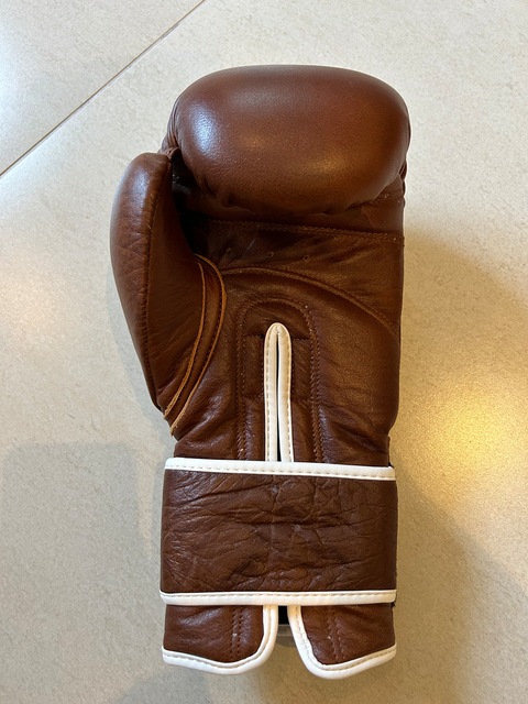Second Hand - Unused Boxing Gloves 90 pairs