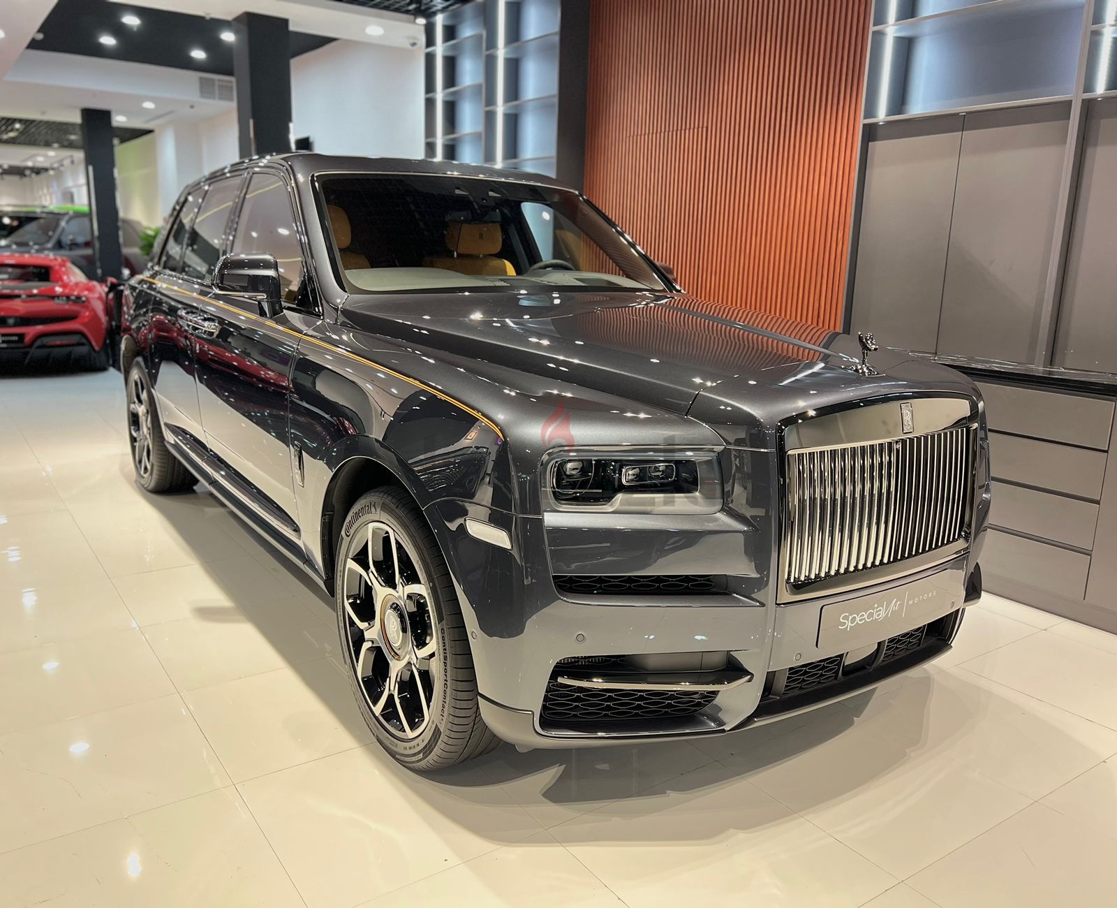2019 RollsRoyce Cullinan Review Price Photos Features Specs
