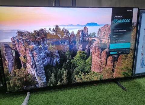 Samsung 55 Crystal UHD 4k SAMART TV New 8Series