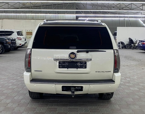 Cadillac Escalade Platinum 2014 GCC Top option in excellent condition one owner no accident