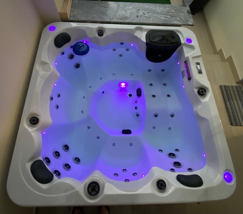 Luxury 6 seater Jacuzzi for sale