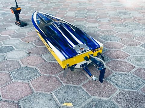 TREXXAS SPARTAN RC BOAT WITH 2x3S LIPO BATTERY FOR SALE!!!! Ready to Run Condition