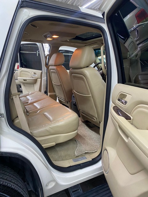Cadillac Escalade Platinum 2014 GCC Top option in excellent condition one owner no accident