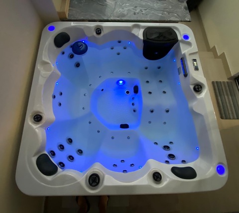 Luxury 6 seater Jacuzzi for sale