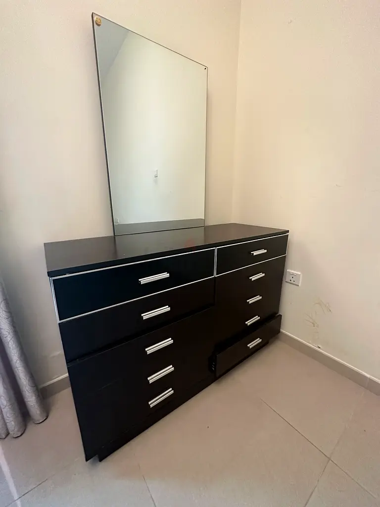 Dressing table with Mirror