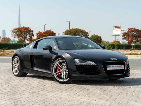 AUDI R8 COUPE V8 • FULL SERVICE HISTORY • CARBON PACKAGE • WARRANTY UNTIL 2024