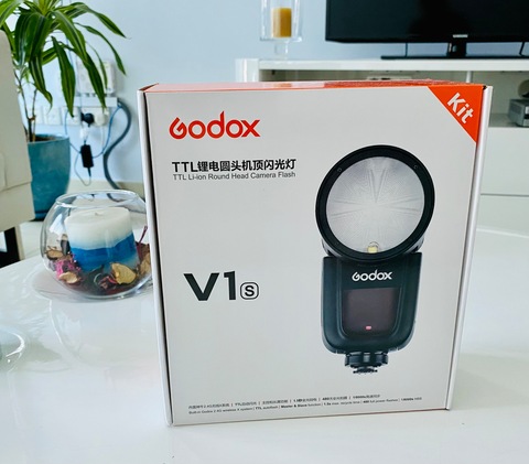 GODOX V1-S TTL Round Head Flash for Sony Cameras - Full kit - Brand New - Never Used/Warranty