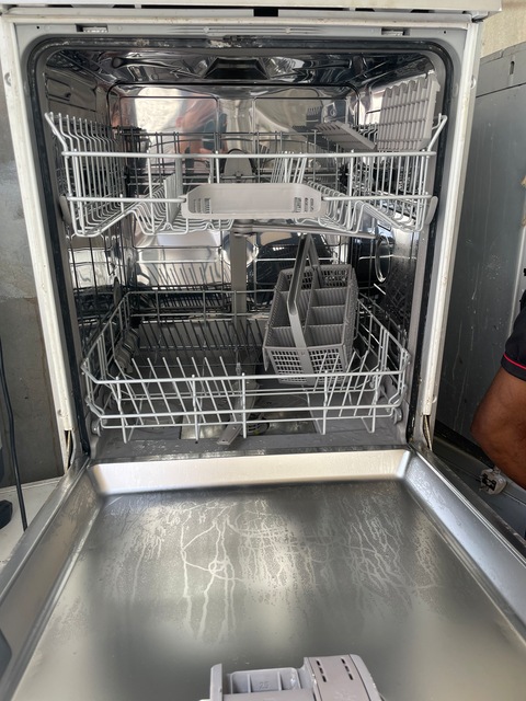 Siemens Dishwasher.  I have more options.  FREE DELIVERY