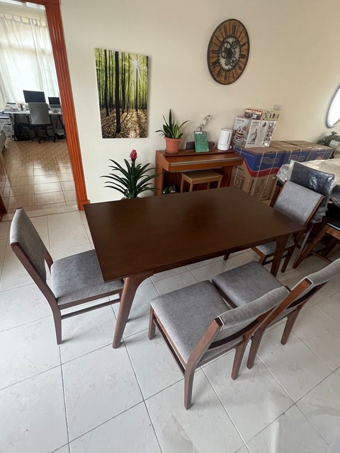 EVon dining set from homecenter Unwanted gift Brand new  Never been sat on from the time home center