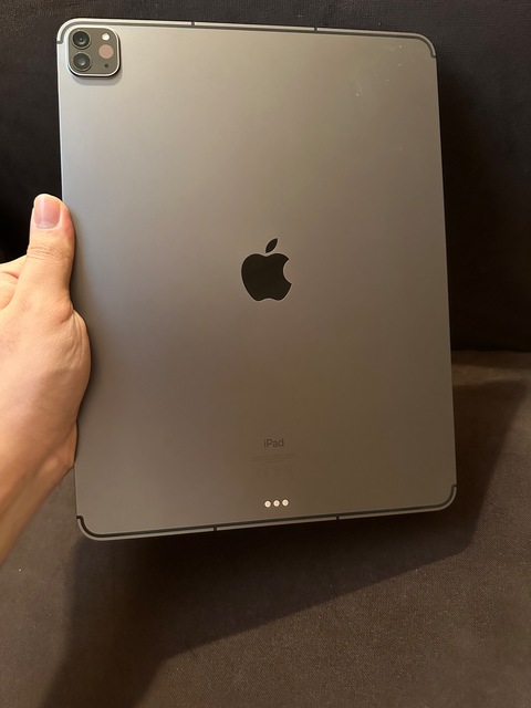 iPad Pro 12.9 inch (M1) 256GB 6months Apple Warranty Like New