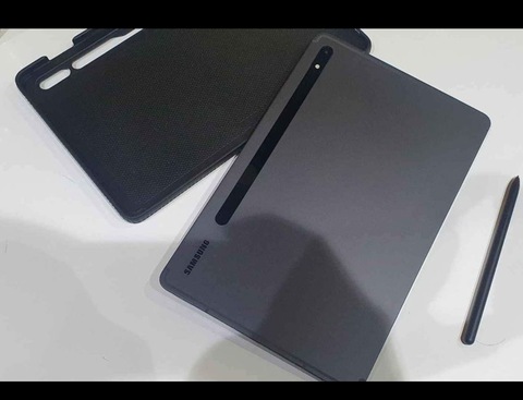 New Samsung Galaxy Tab S8 128GB + Original Case