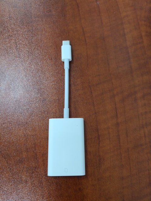 Apple USB-C To SD Card Reader (MUFG2AM/A) White