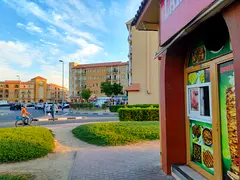 8%+ Roi | Corner Shop | Spain Cluster