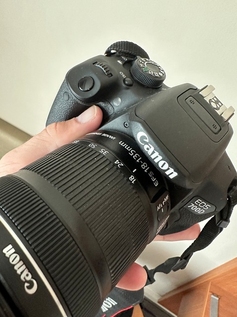 Professional Digital Camera Canon EOS 700D