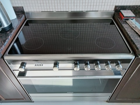 Salling (iQ700) SIEMENS Latest Model 5 Hubs Electric Ceramic Cooker 90/60 Dual fan oven 2800dhs