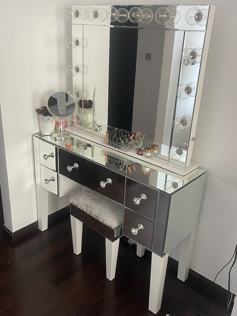 Mirror vanity dresser and bulb mirror
