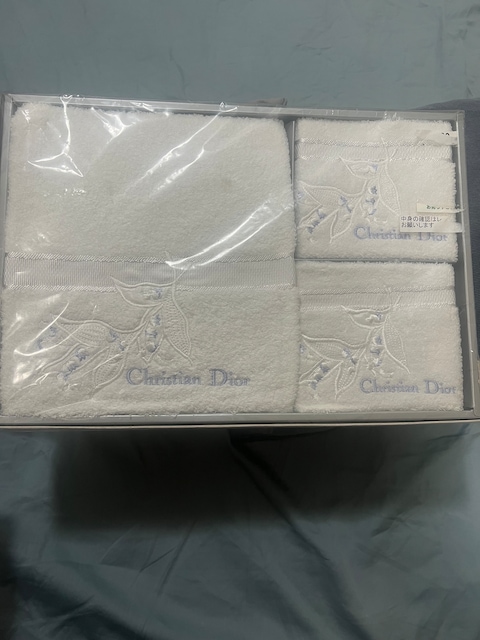 Christian dior towel set brandnew