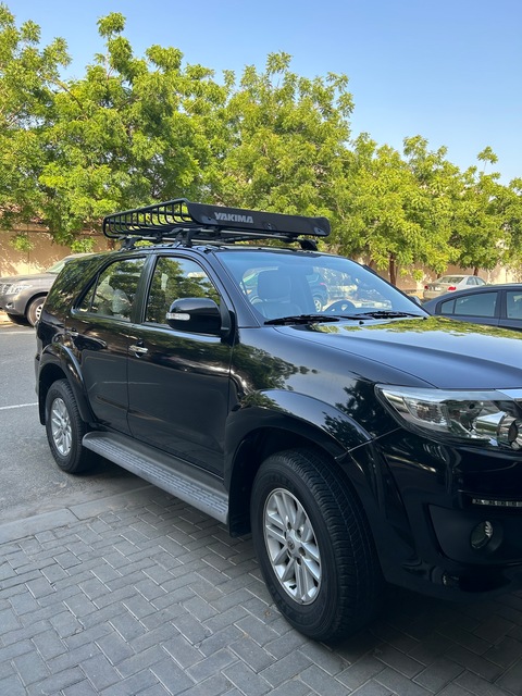 Car roof luggage rack and car roof rails/cross bars for SUV