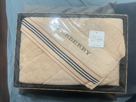 Burberry bath towel brandnew