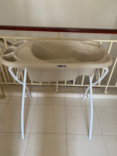 Baby bath stand