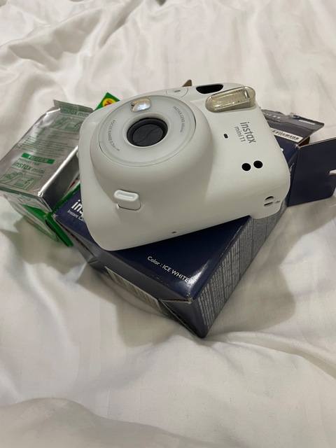 Instax mini 11 polaroid camera