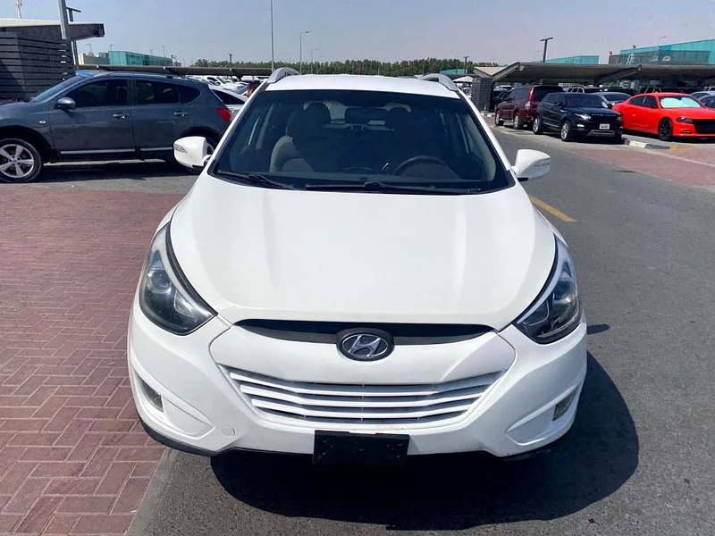 Hyundai tucson 2015 white color GCC dalen car63150946323329111