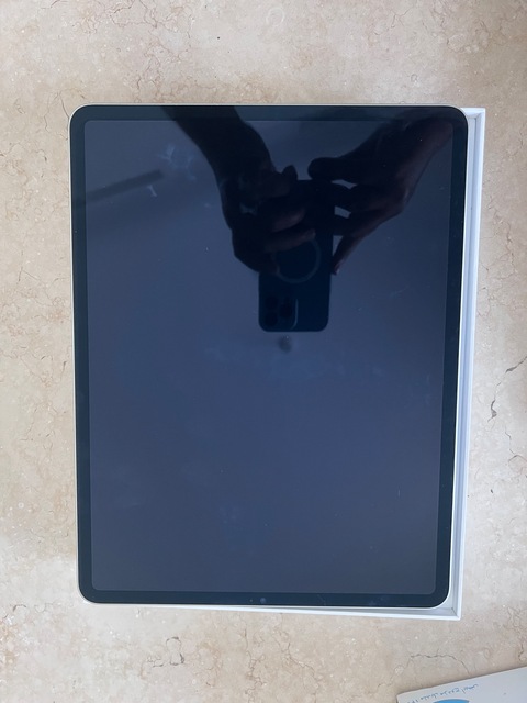 Almost Brand New iPad Pro 2021 (5th Generation) 12.9-In, M1 Chip, 128GB, Wi-Fi, Silver with Facetime