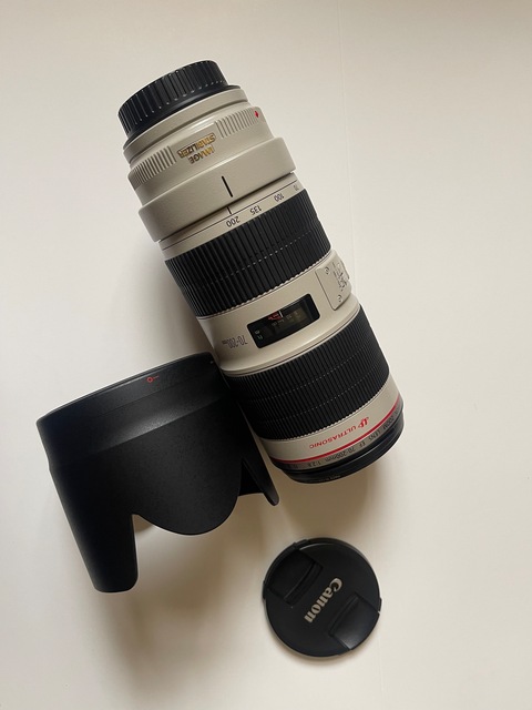Canon 70-200 F2.8 ISII *credit card payment option available*