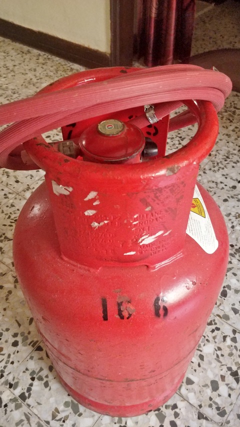 Gas cylinder with regulator pipe
