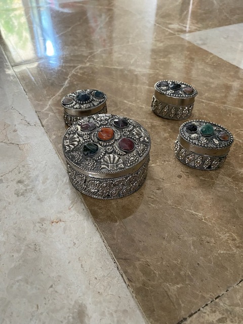 Set of fourMiniature boxes with natural stones