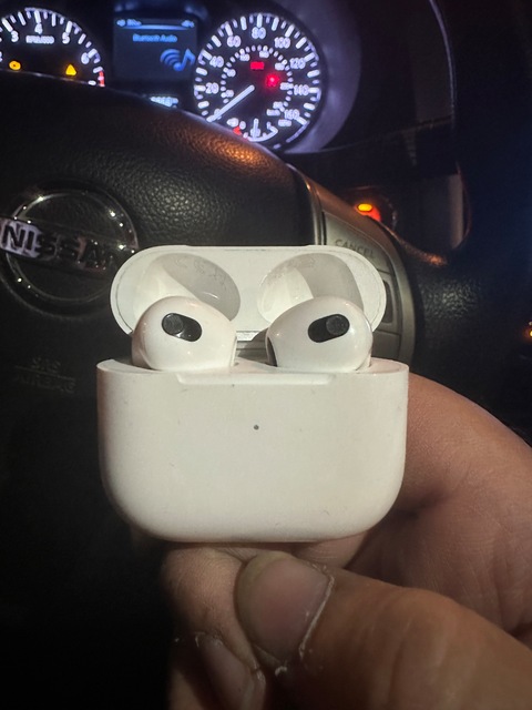 APPLE AIRPODS 3rd GENERATION LIKE NEW