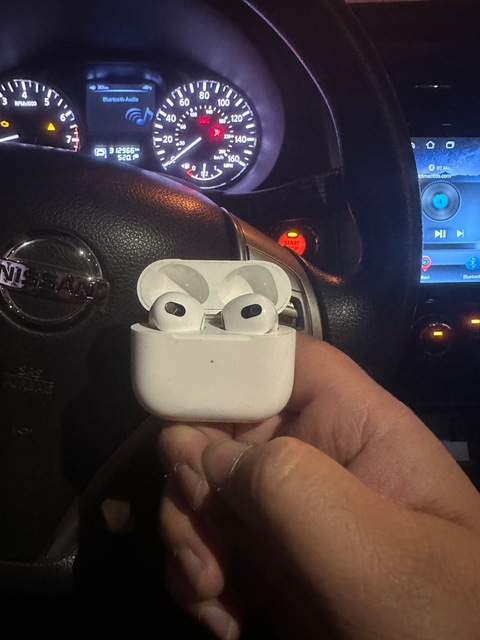 APPLE AIRPODS 3rd GENERATION LIKE NEW