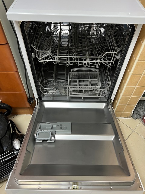 MIDEA Dishwasher like new