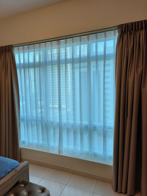 Curtain blind (blackout) and sheer